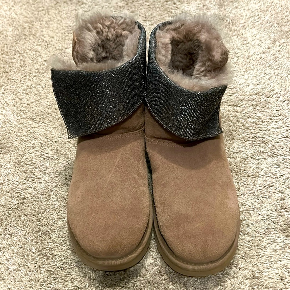 Ugg Boot With Side Zipper. - image 1